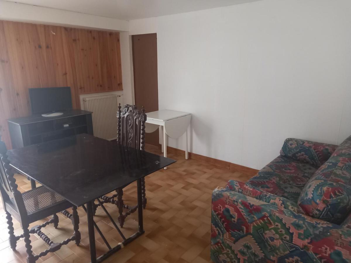Mon Petit Studio Apartment Montmorillon Exterior photo