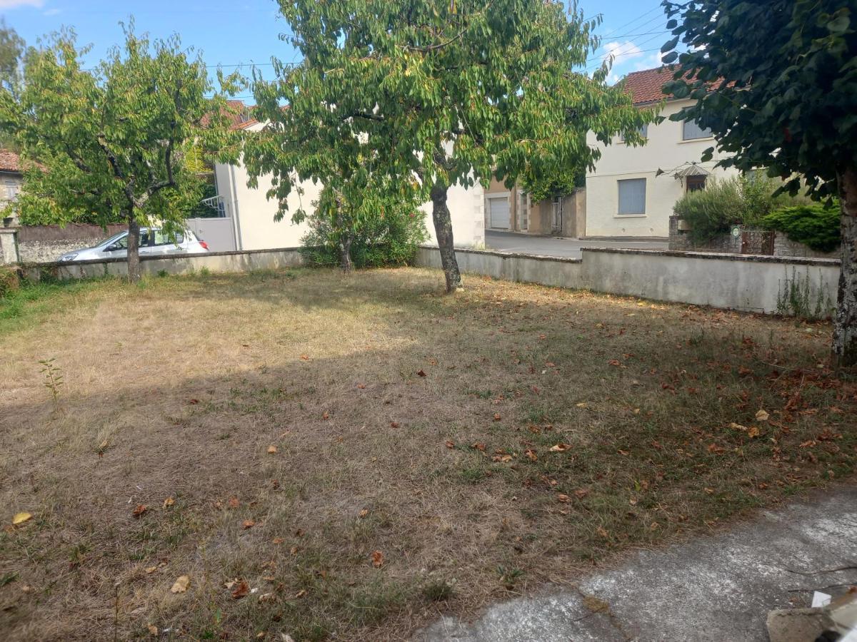 Mon Petit Studio Apartment Montmorillon Exterior photo
